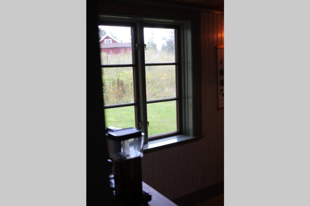 Sjoenaera Stuga Med Bat Och Bastu Ramkvilla Exterior photo